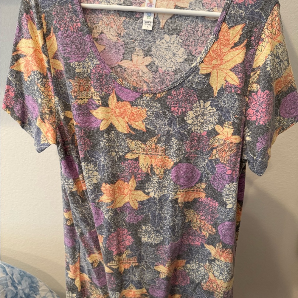 LuLaRoe Scoop Neck Tee in Purple, Yellow & Gray Floral